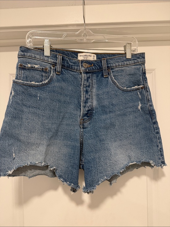Abercrombie & Fitch Pants - Abercrombie & Fitch The Dad Short High Rise Size 8/29 Medium Wash